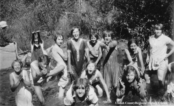 Maeser_Girls_at_the_Canal.jpg